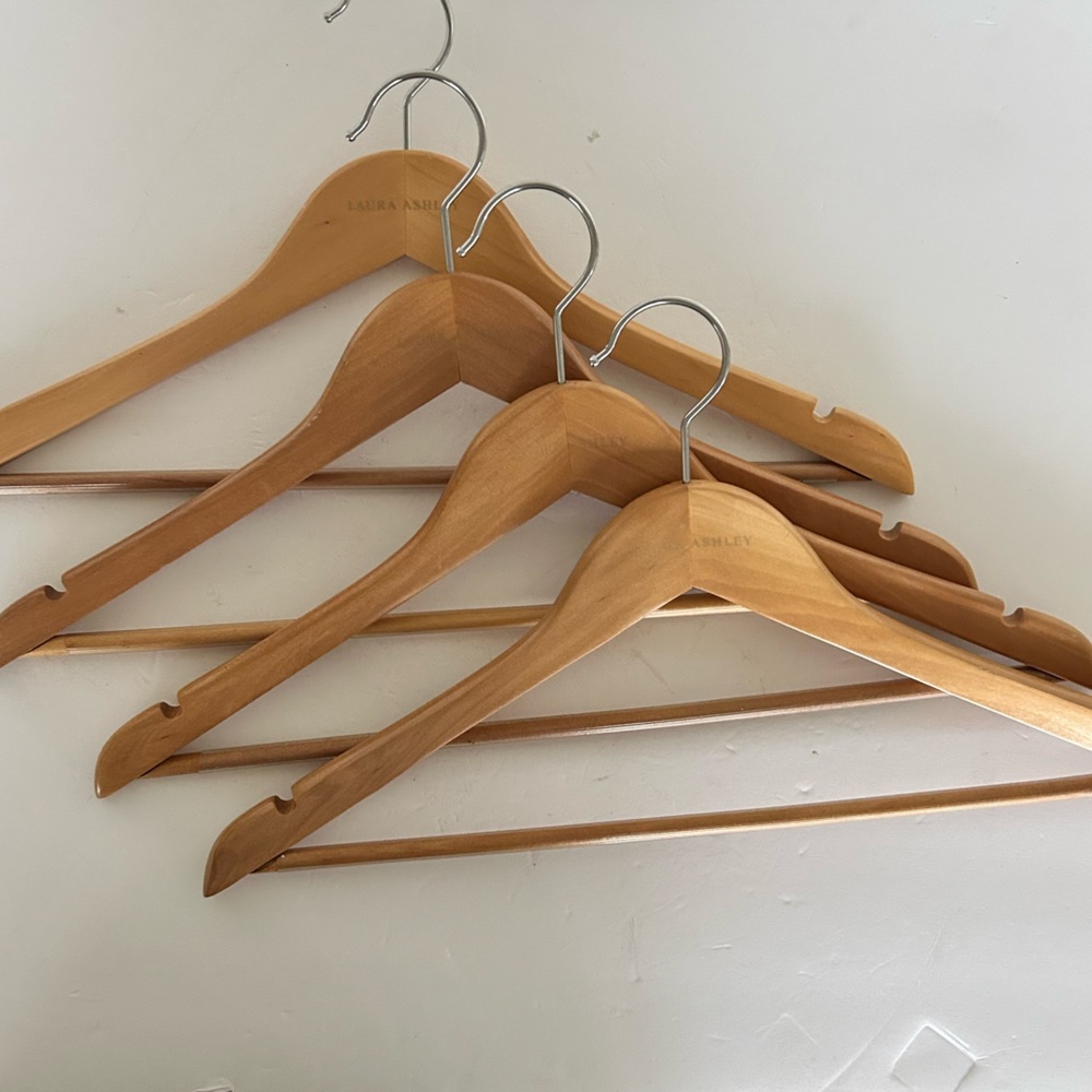 LAURA ASHLEY WOODEN HANGERS SET OF FOUR